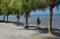 Aa tranquilidade de praia em Livingston, no litoral caribenho da Guatemala